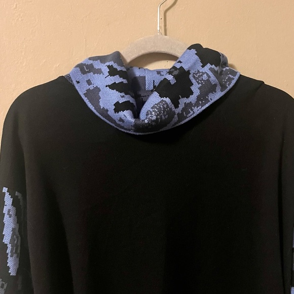 🏷️ totw • black & blue long sleeve sleeve turtleneck with aztec abstract print - Picture 9 of 16